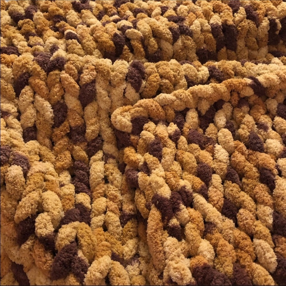 🔥🔥NWT! HANDKNIT! Marroon and grey only! On sale!!! Chunky loop blanket! - Picture 9 of 13